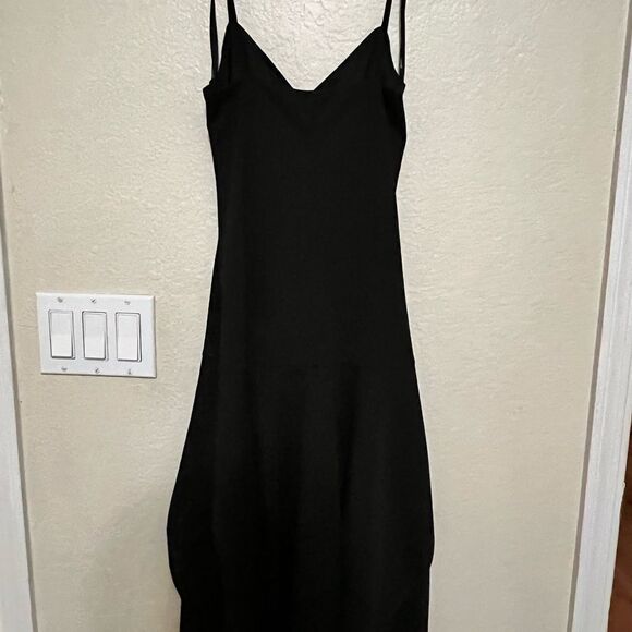 EUC ALYN PAIGE- BLACK MID LENGTH DRESS - Picture 2 of 4